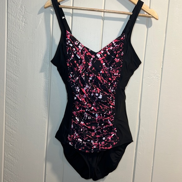 Croft and Barrow Ruched Slimming One Piece Swimsuit - Picture 1 of 10